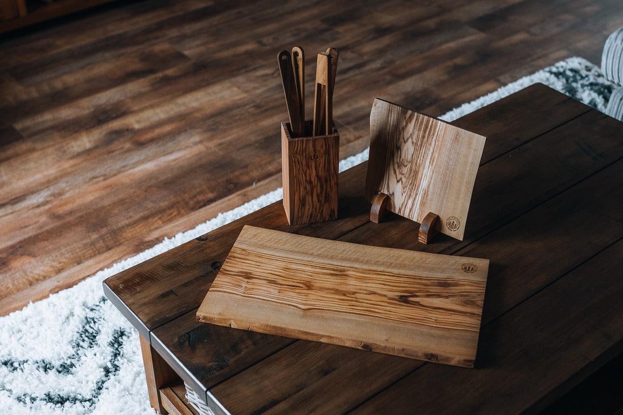 Olive Wood vs. Bamboo: Which Material is Best for Your Kitchen Utensils?