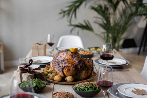 How to Set Up a Cozy Outdoor Thanksgiving Table