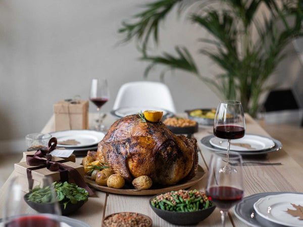 How to Set Up a Cozy Outdoor Thanksgiving Table