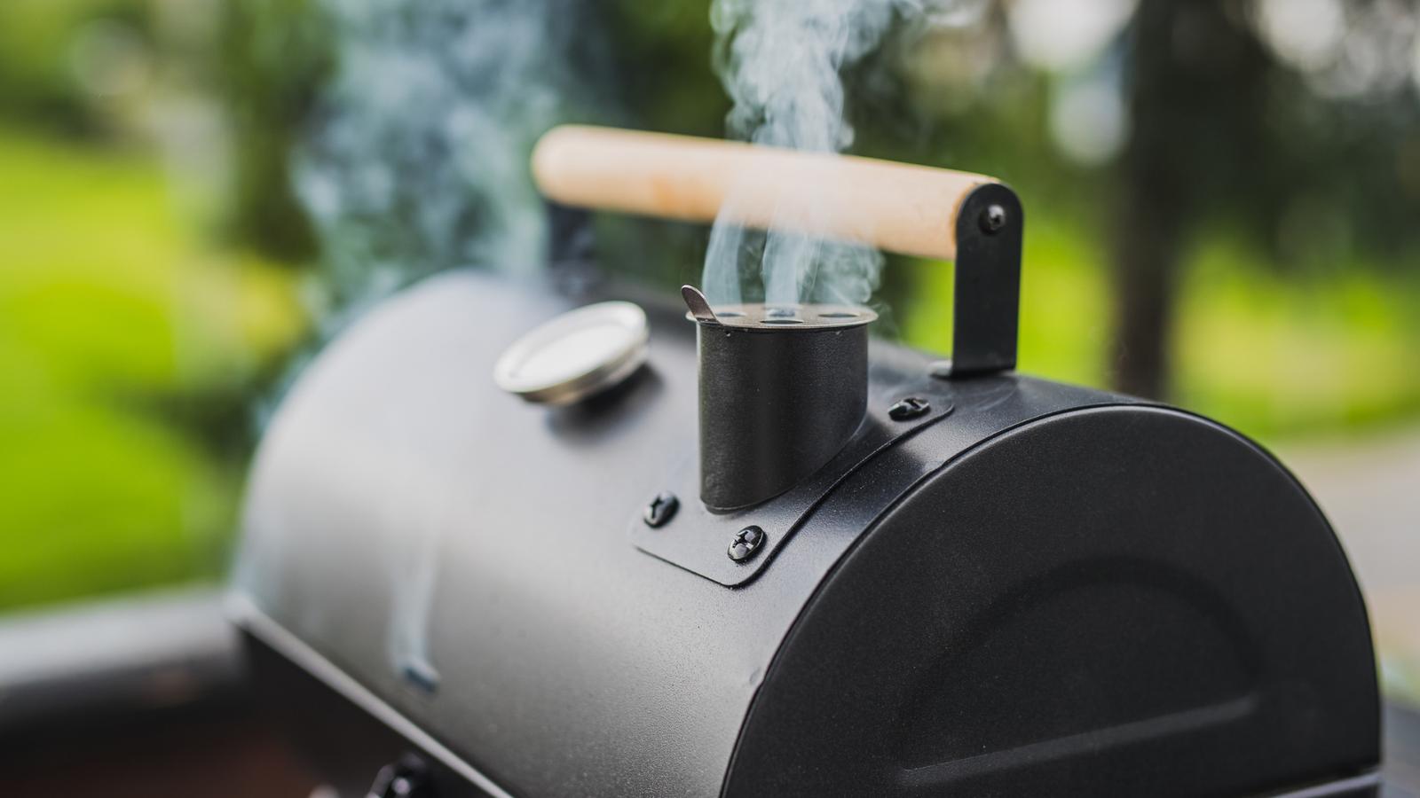 3 Must-Try Smoking Woods for Autumn Flavors
